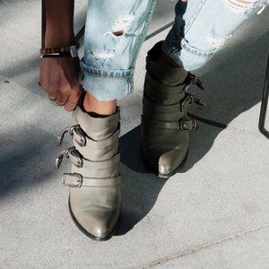 Baske California Gray Booties